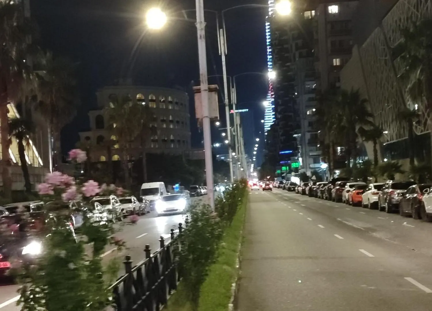 Apartament Three Rooms Appartment With Two Separate Sleeping Rooms. Batumi Gruzja